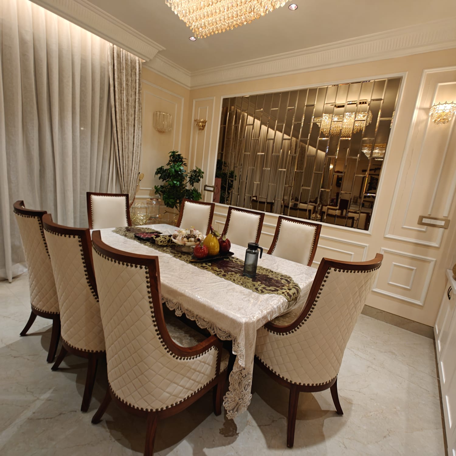 Elegant dining space with a statement mirror, designed by INKA Architects