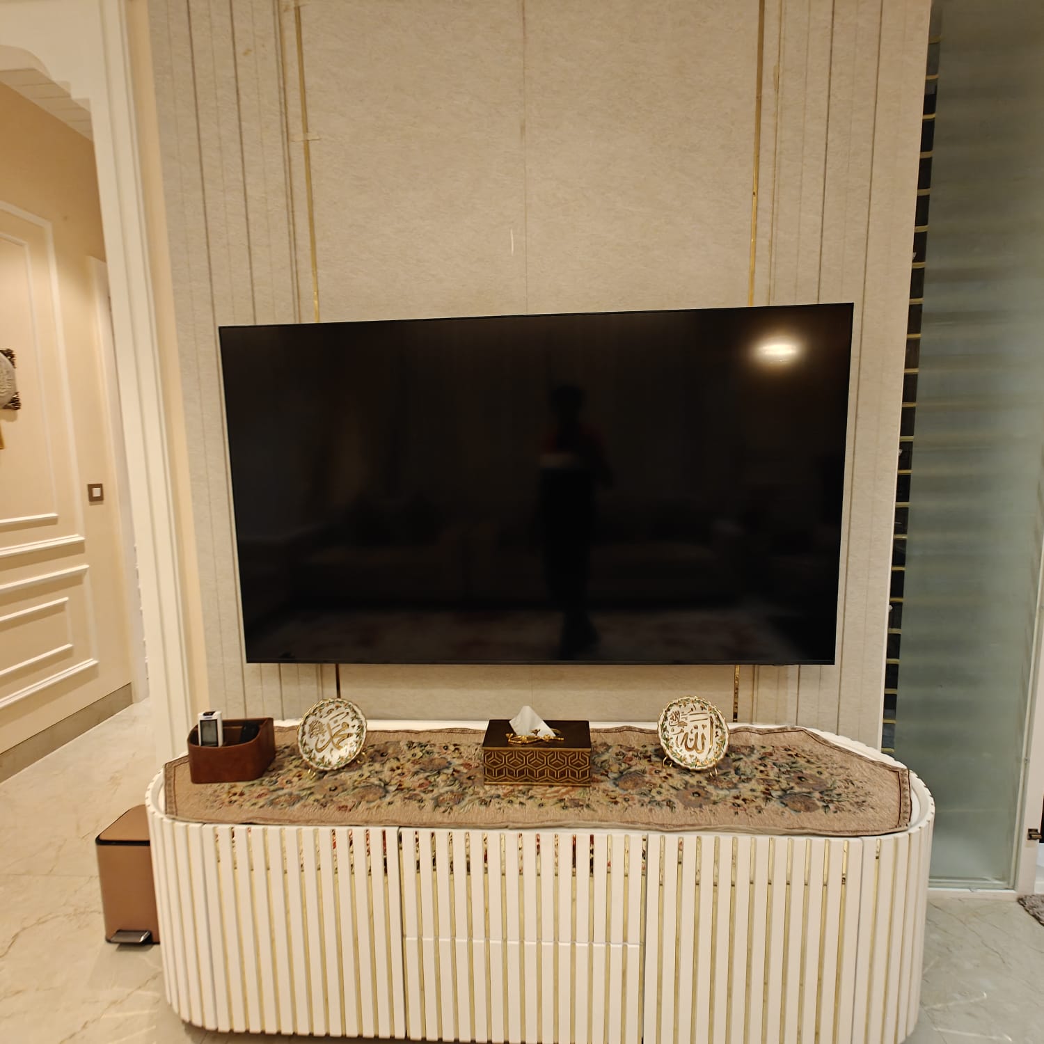 Marble TV unit with fluted joinery — INKA interior design